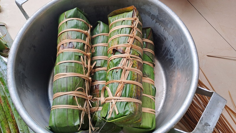 Bánh tét という料理は、ベトナムの重要な伝統的な料理の一つです。